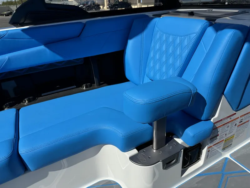 2025 Malibu M230