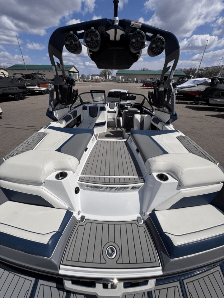 2020 Nautique G21