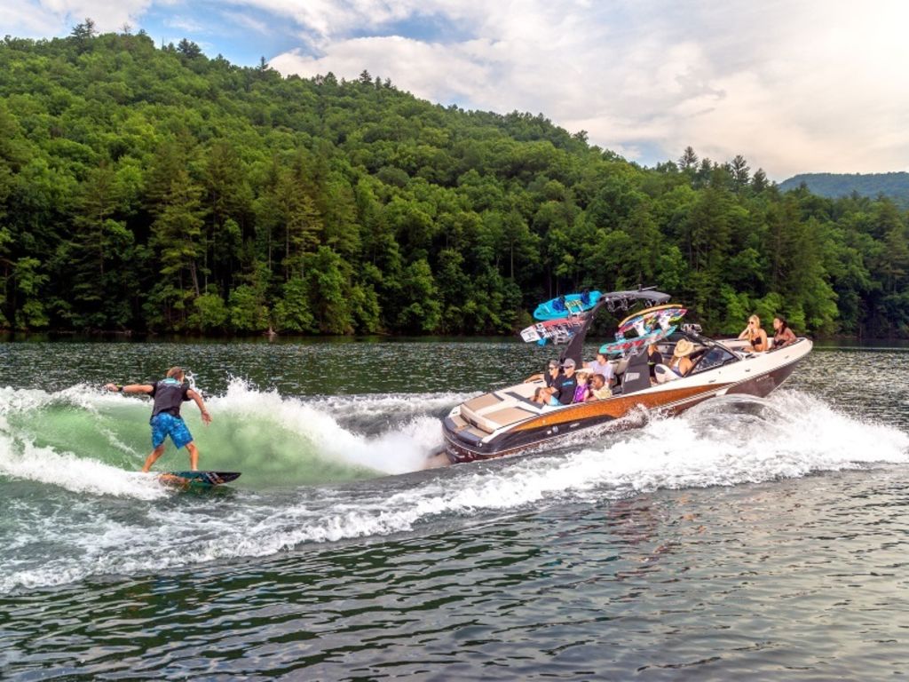2017 Malibu Boats 25 LSV