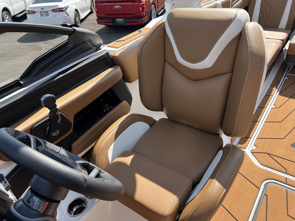 2025 Malibu Boats 25 LSV