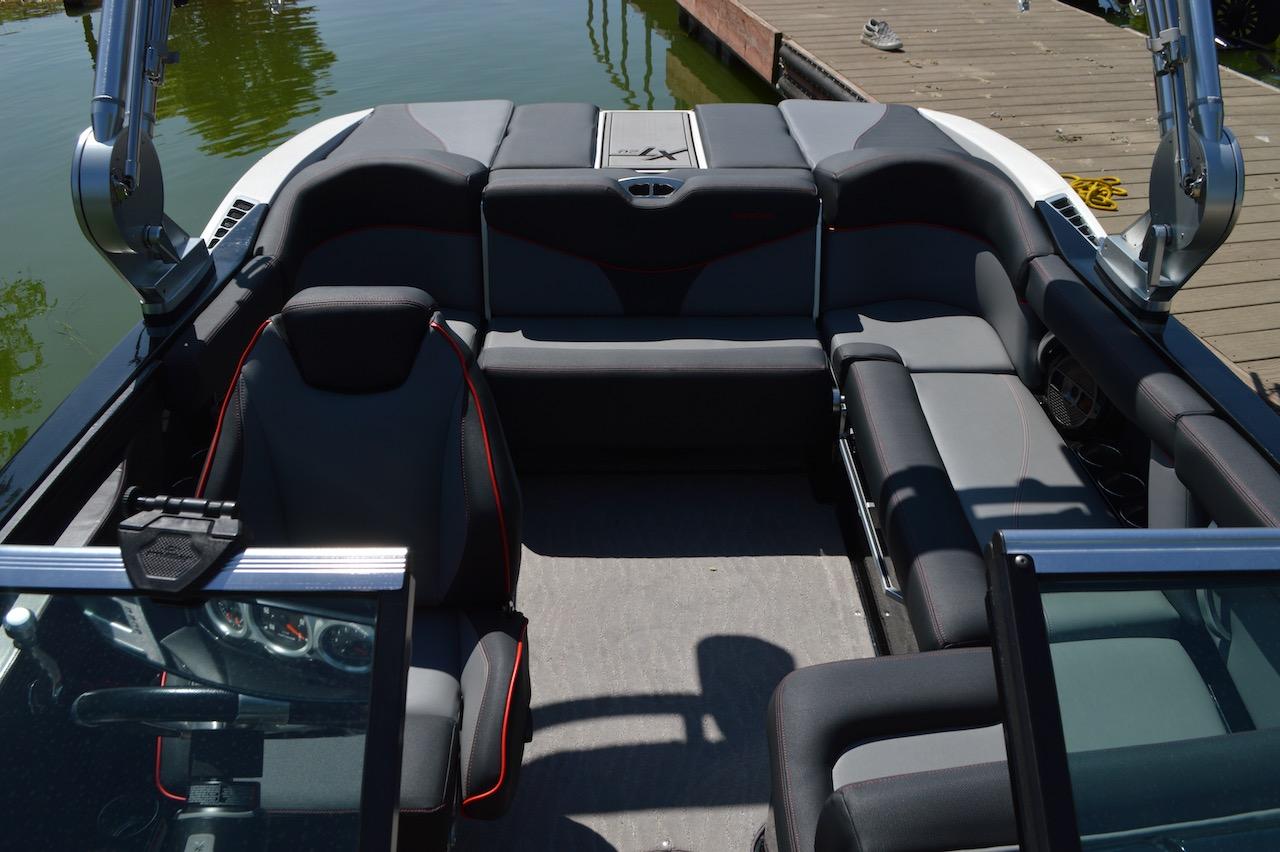Mastercraft XT20 | 2019 | Gen2 Surf System, Cool Feel Vinyl