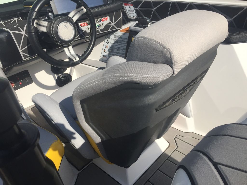 2022 Nautique 200