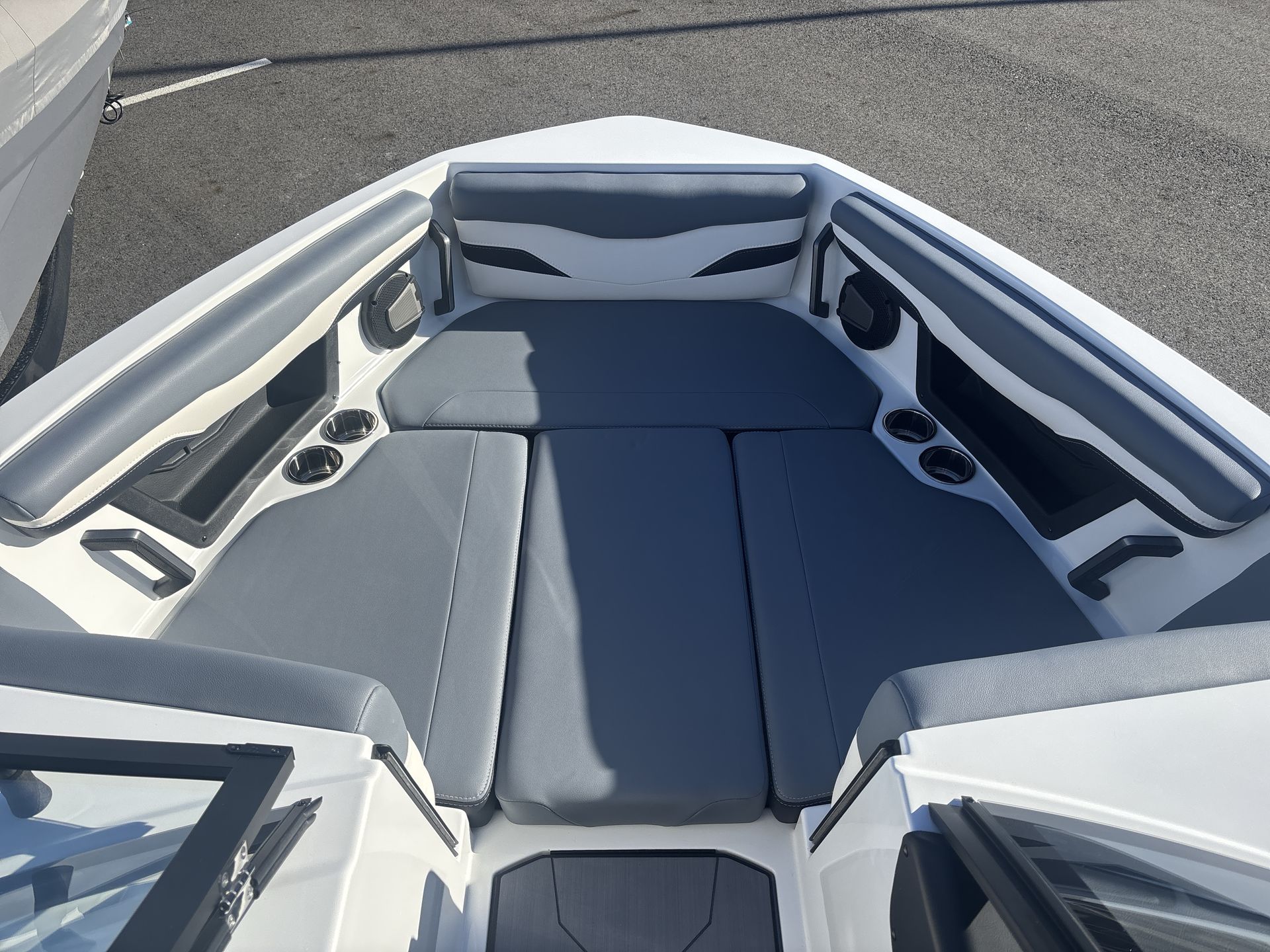 2025 Axis T235 Icon