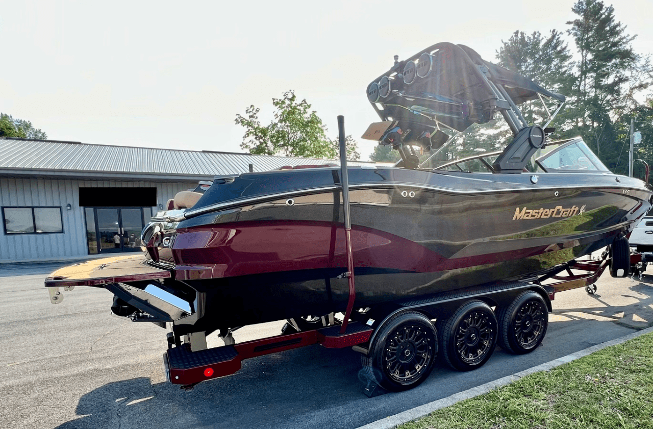 2023 Mastercraft X26 Loaded with only 94 hours