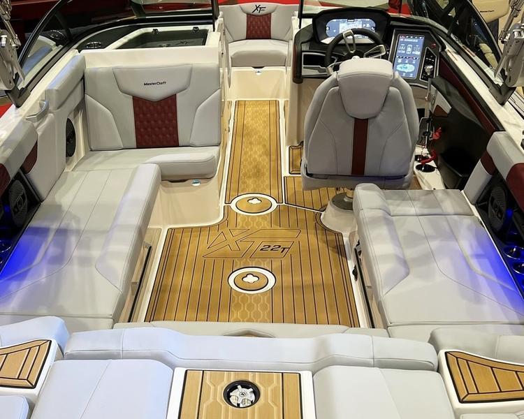 New 2024 MasterCraft XT22 T