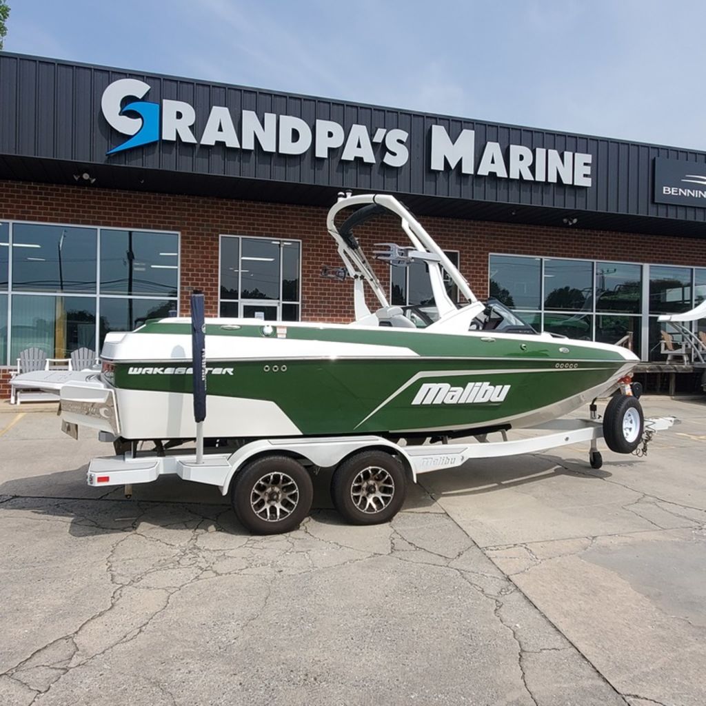 2021 Malibu Boats 20 VTX