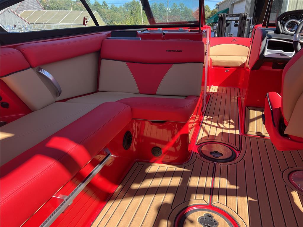 2022 MasterCraft XT20 - Immaculate