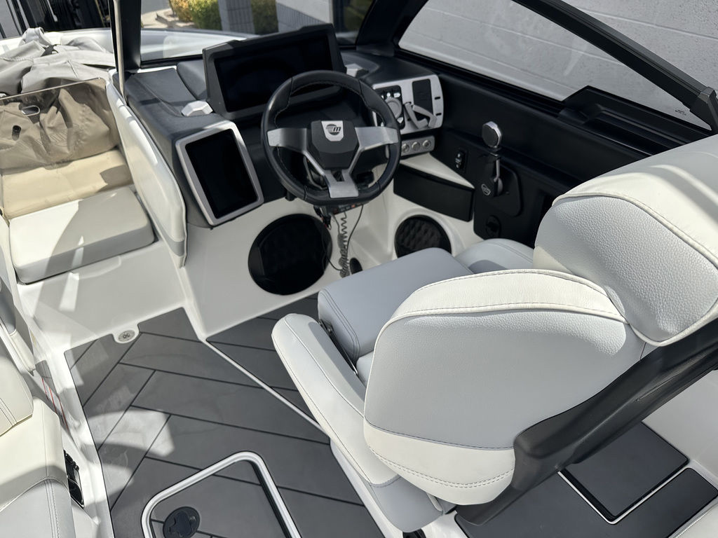 2023 Malibu 22 LSV