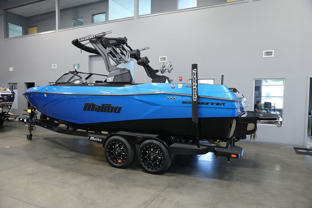 2024 Malibu 23 LSV