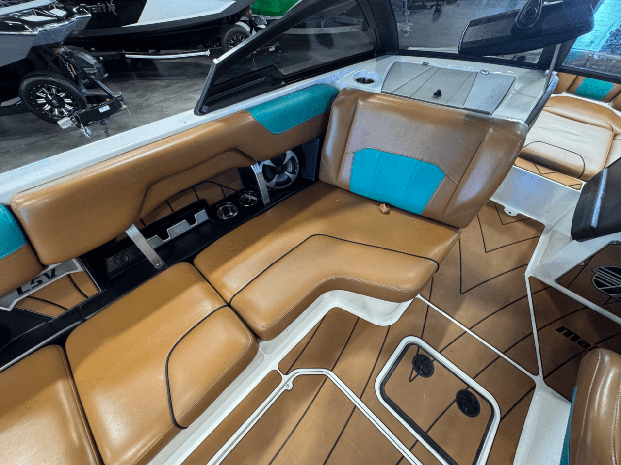 2020 Malibu 25 LSV