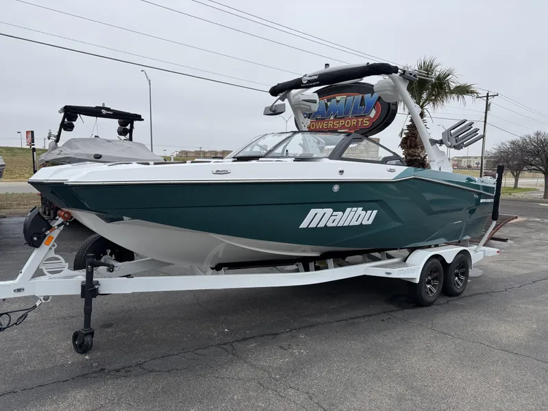 2025 Malibu 23 MXZ