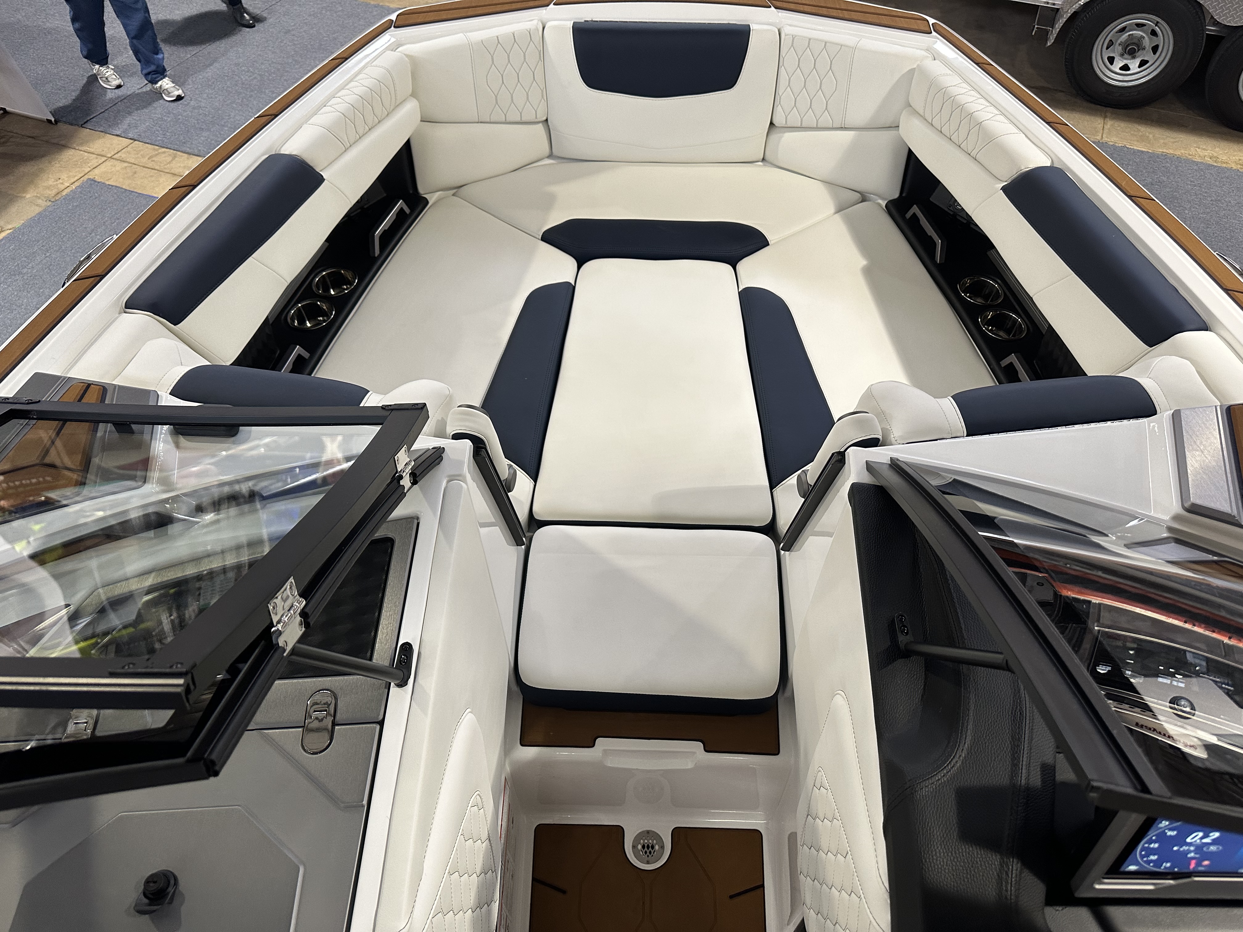 2023 Malibu Boats M220