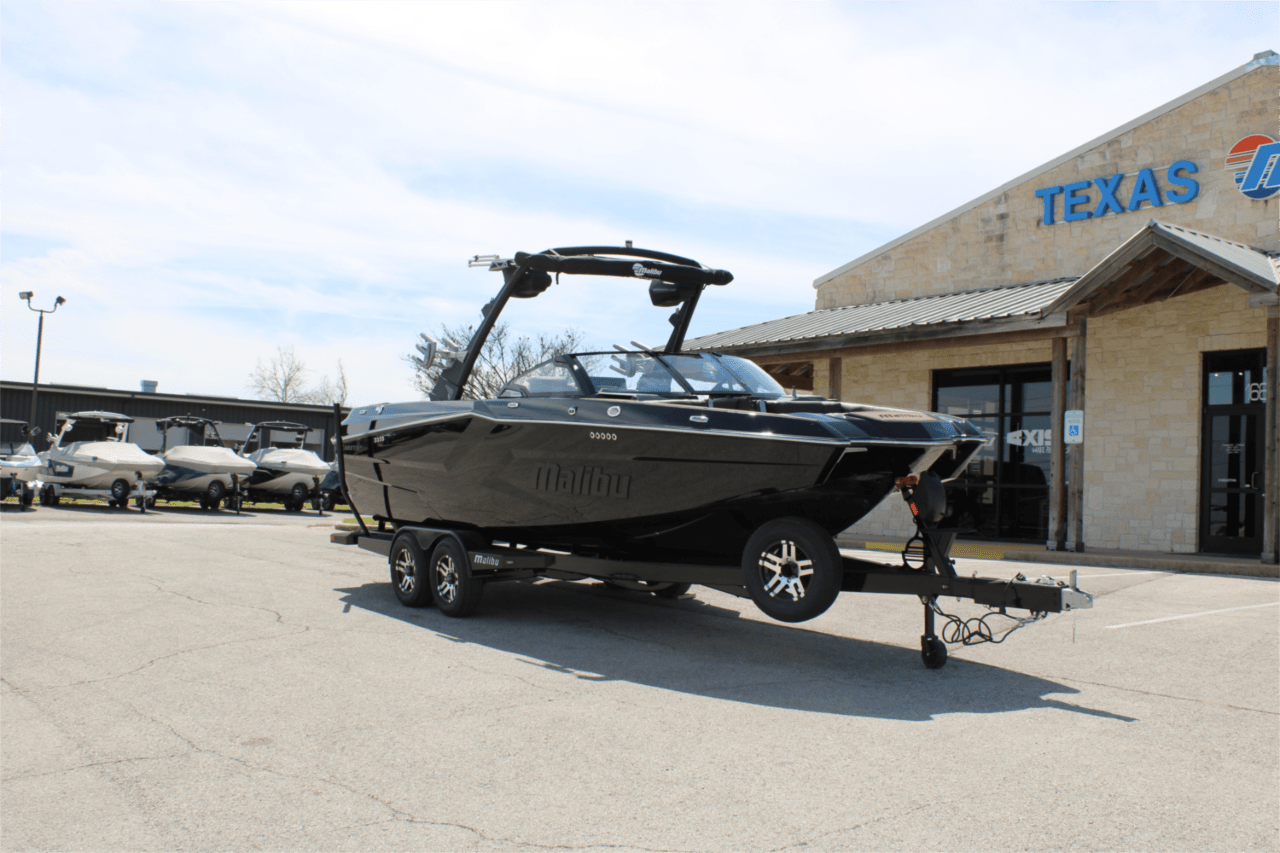 2025 Malibu 24 MXZ