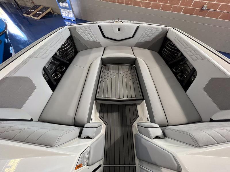 New 2023 Nautique G25