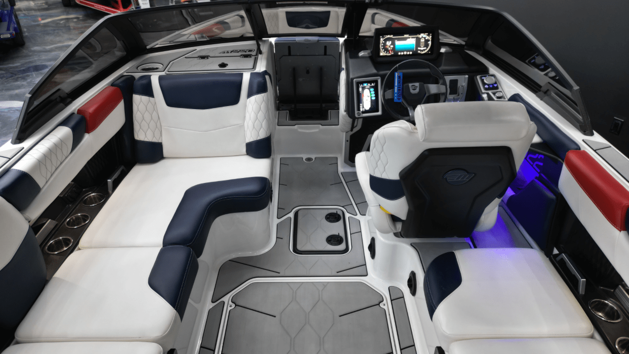 2021 Malibu M220