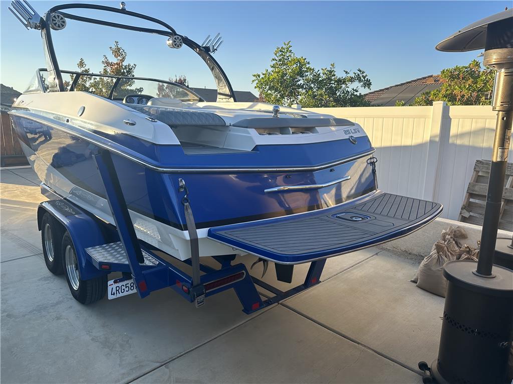 2005 Malibu 25 LSV