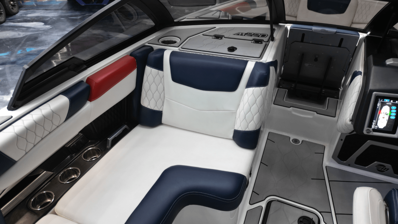 2021 Malibu M220