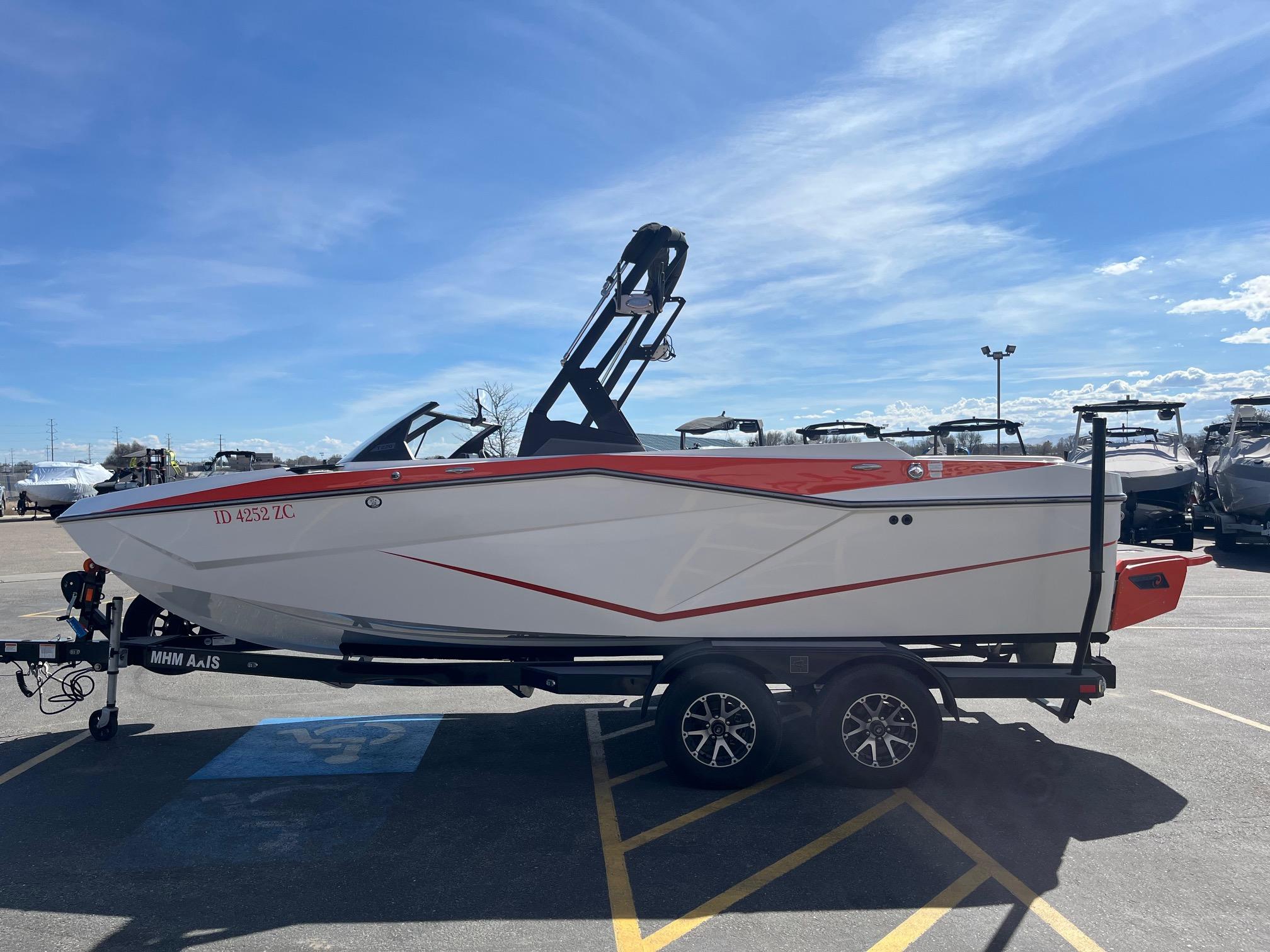 2022 Axis Wake T220