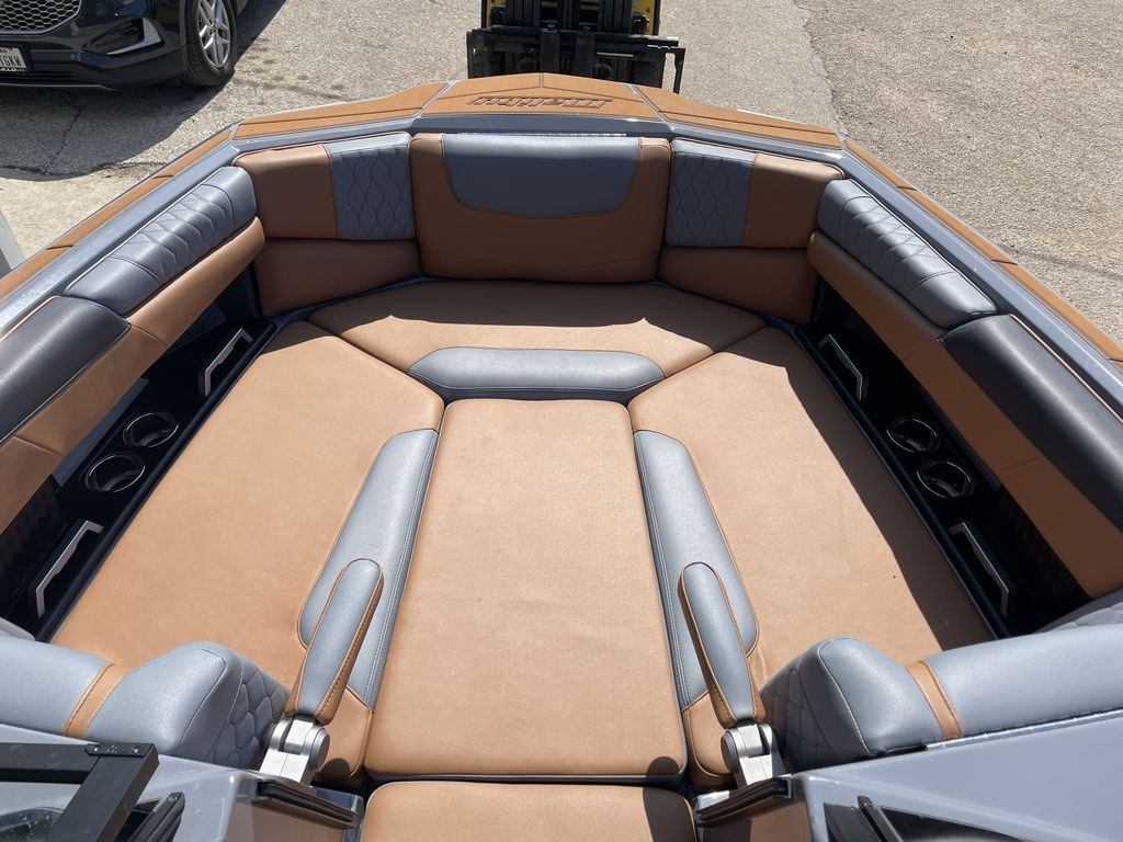 2023 Malibu Boats M220