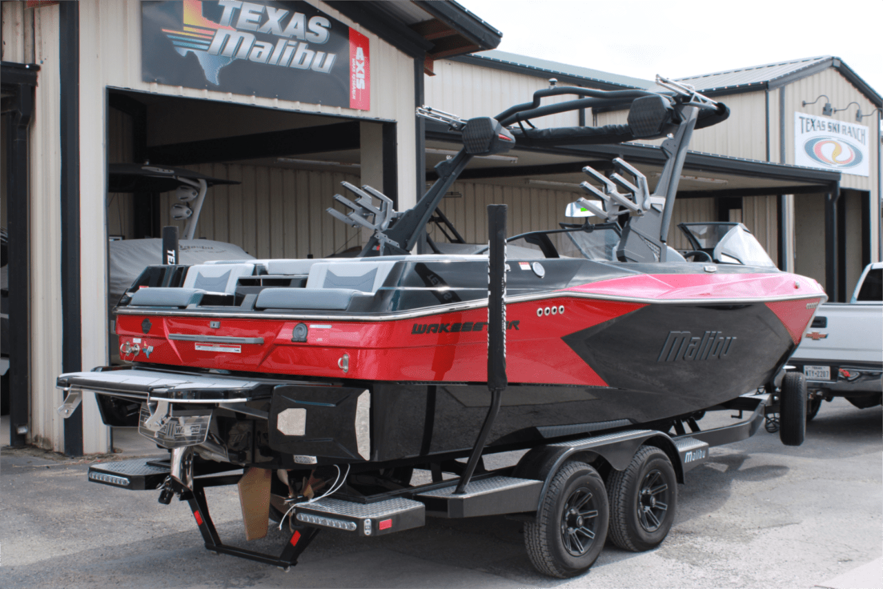 2025 Malibu 23 LSV