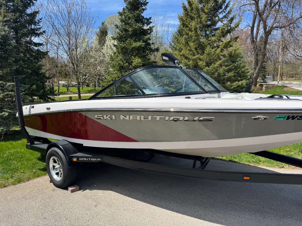2011 Ski Nautique 200  