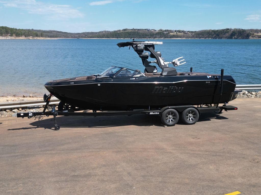 2025 Malibu Boats 25 LSV