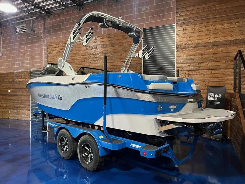 New 2024 MasterCraft XT20