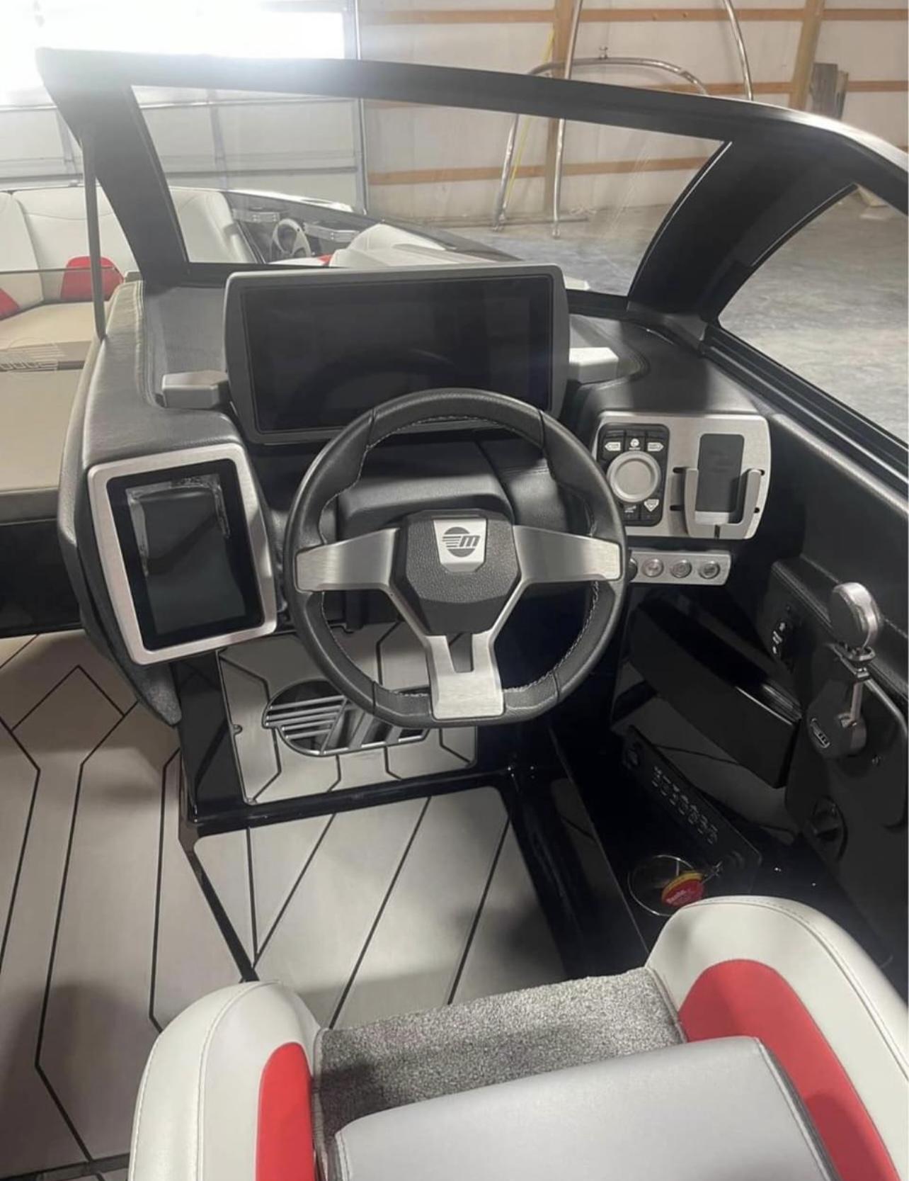 2020 Malibu 23LSV LOW HOURS