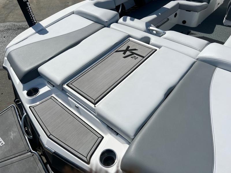 2019 MasterCraft XT21