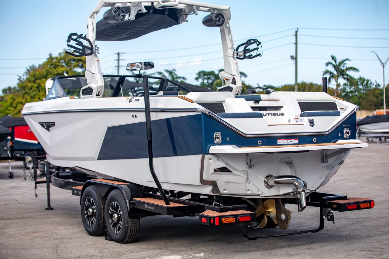 boat.Title