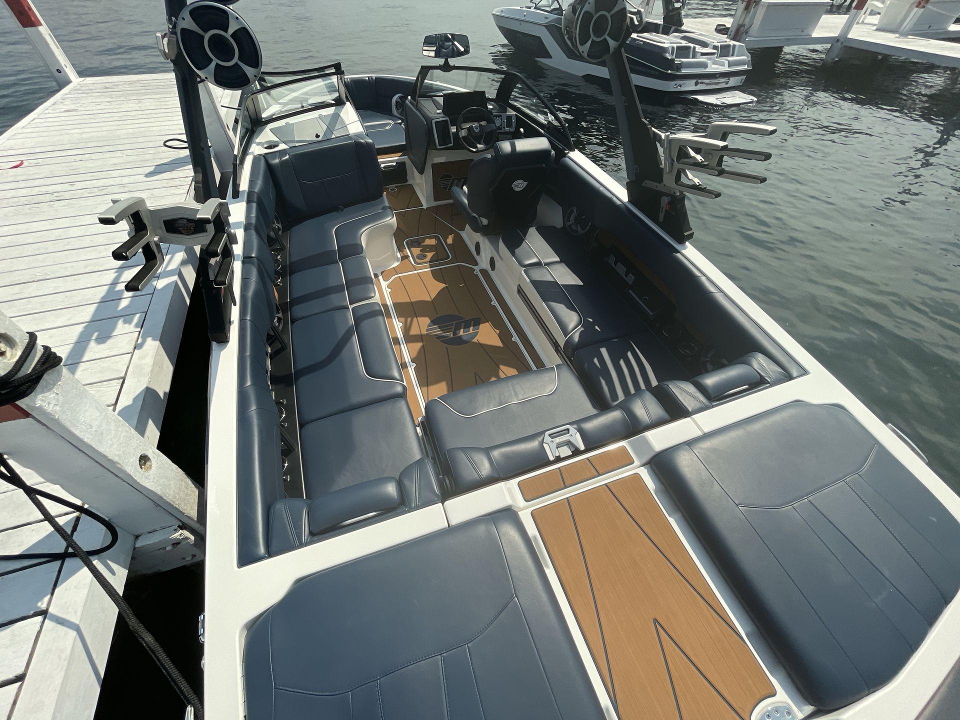 2021 Malibu 23 LSV