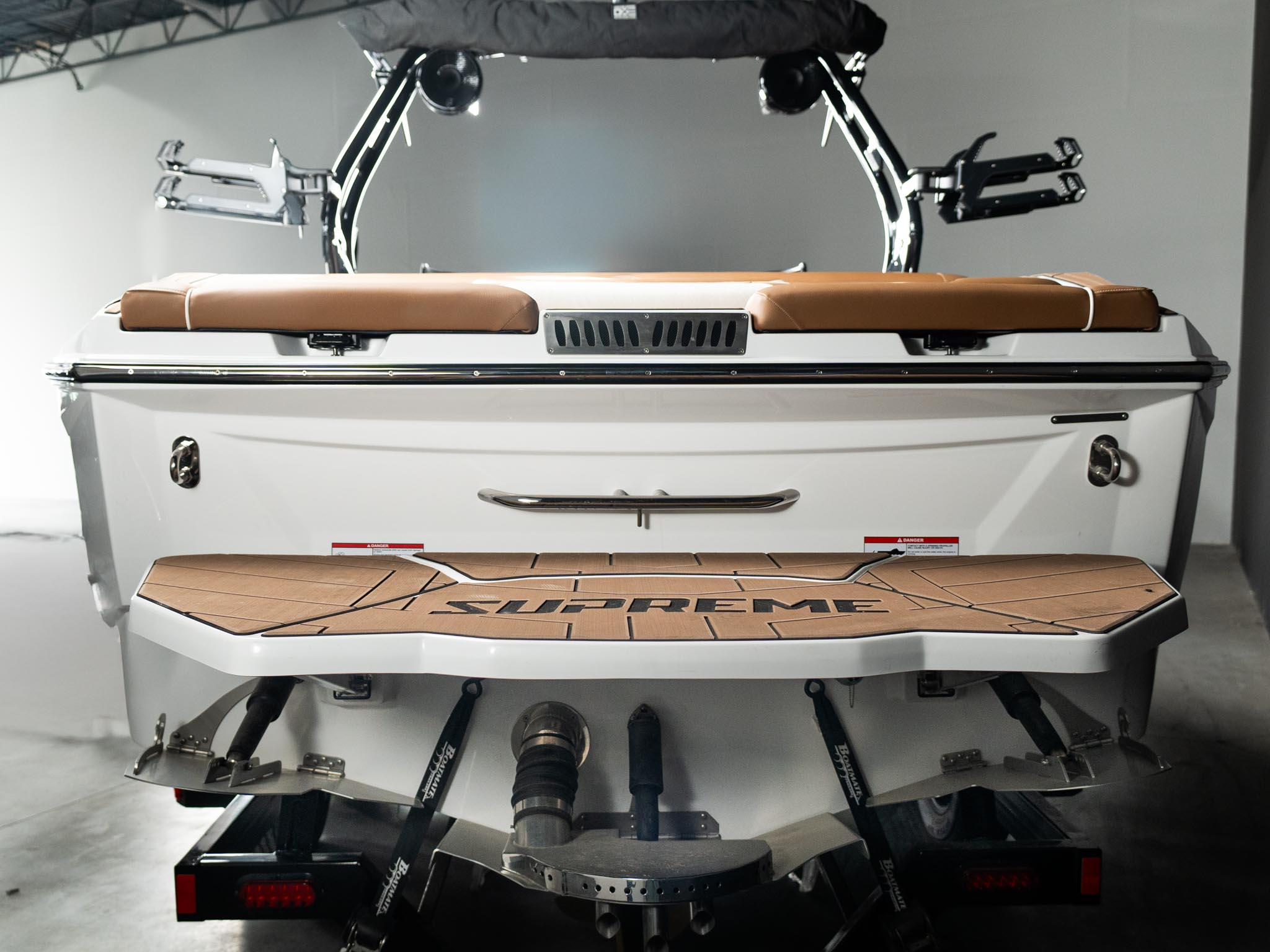 2025 Supreme S240 &#8211; White Frost / Castano Brown Interior