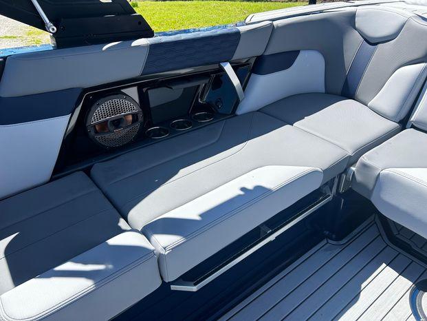 boat.Title