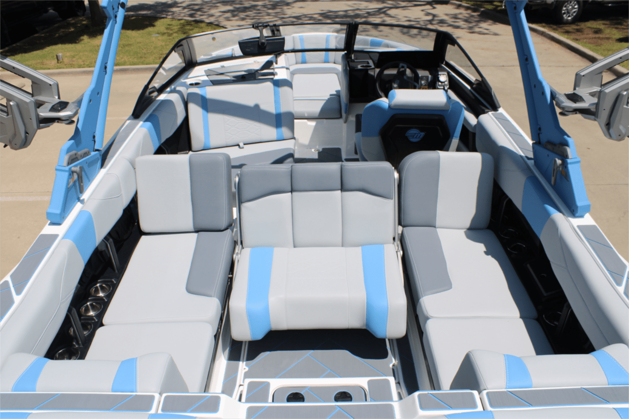 2025 Malibu 23 LSV