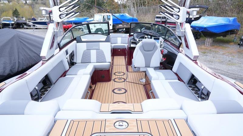 New 2023 MasterCraft X24