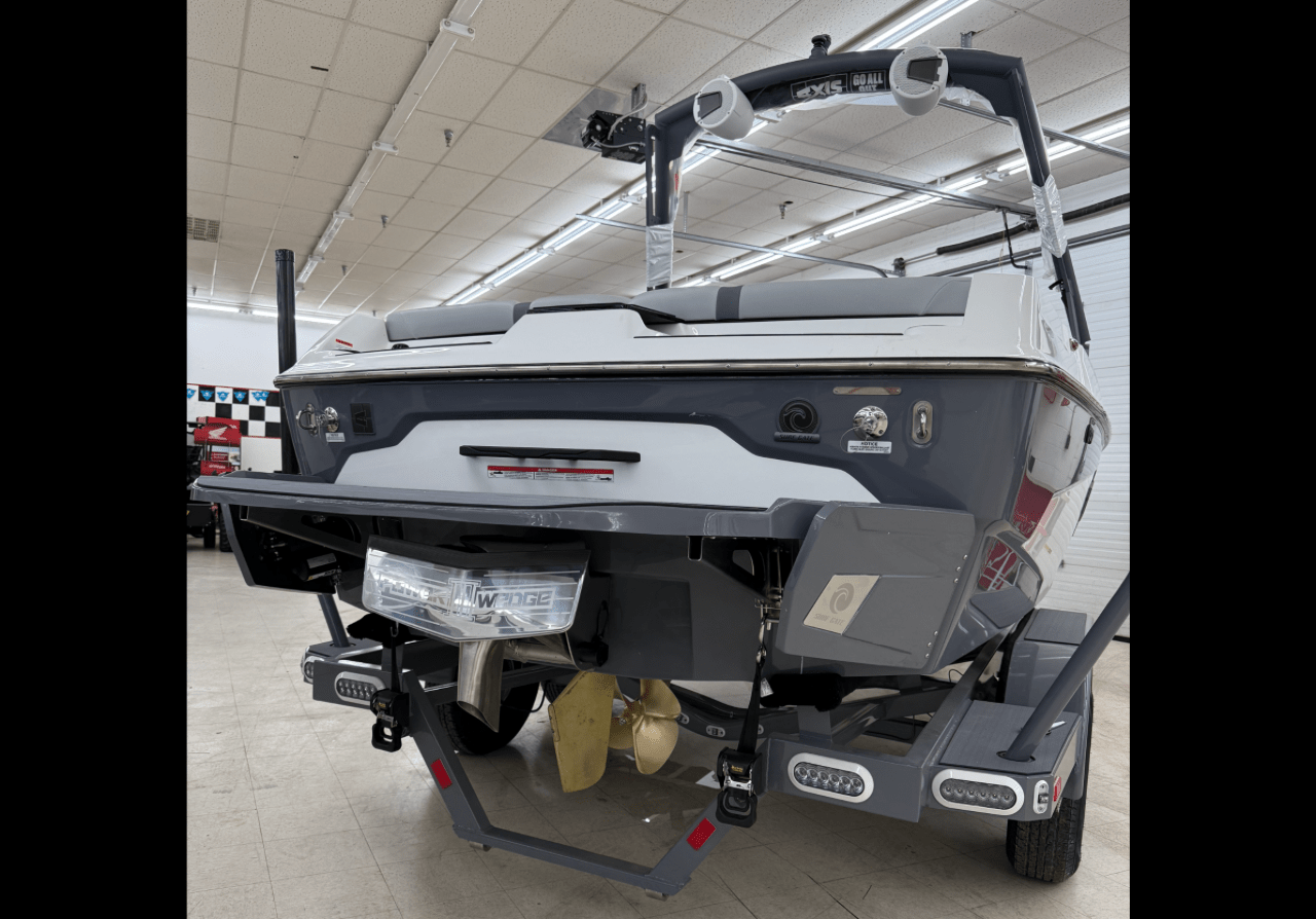 2025 AXIS A20 Wake boat with M5DI and Trailer
