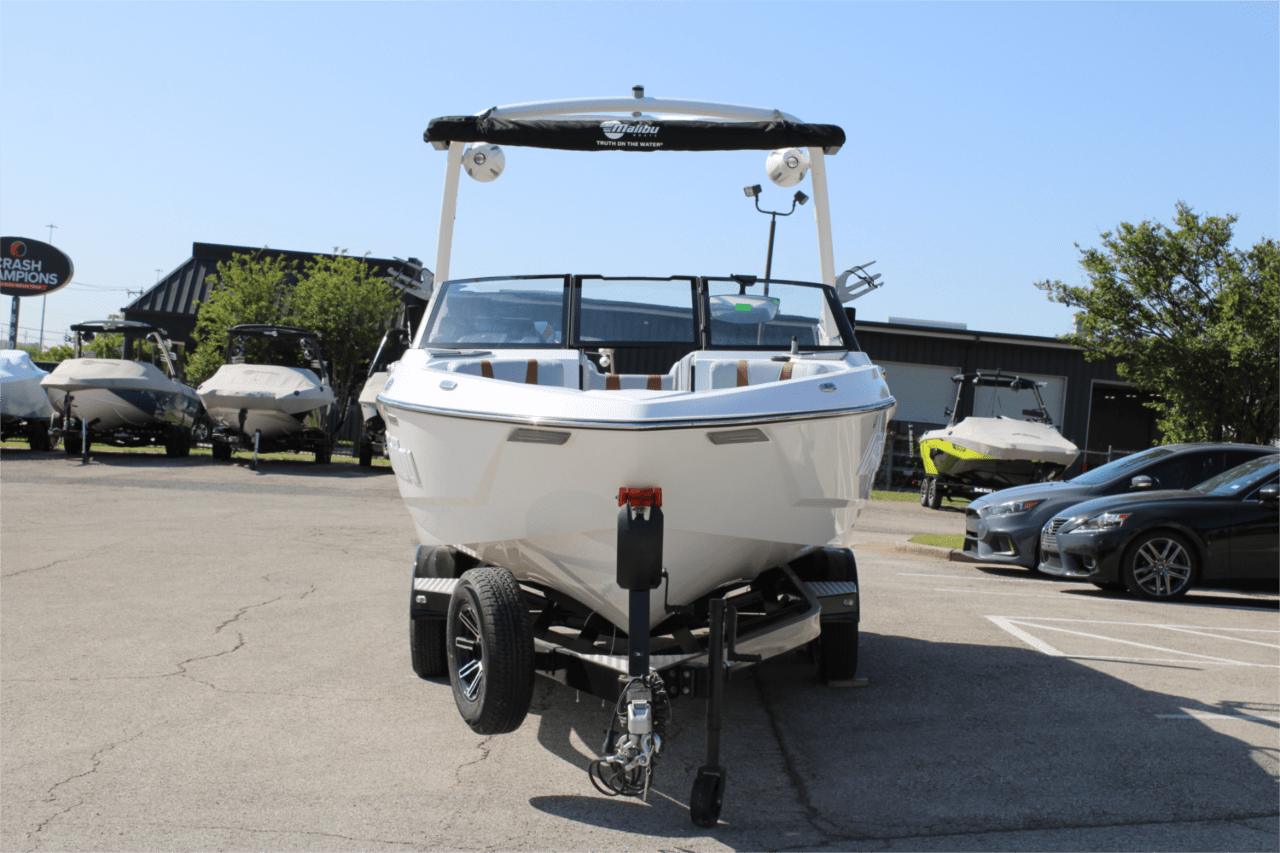 2025 Malibu 22 LSV