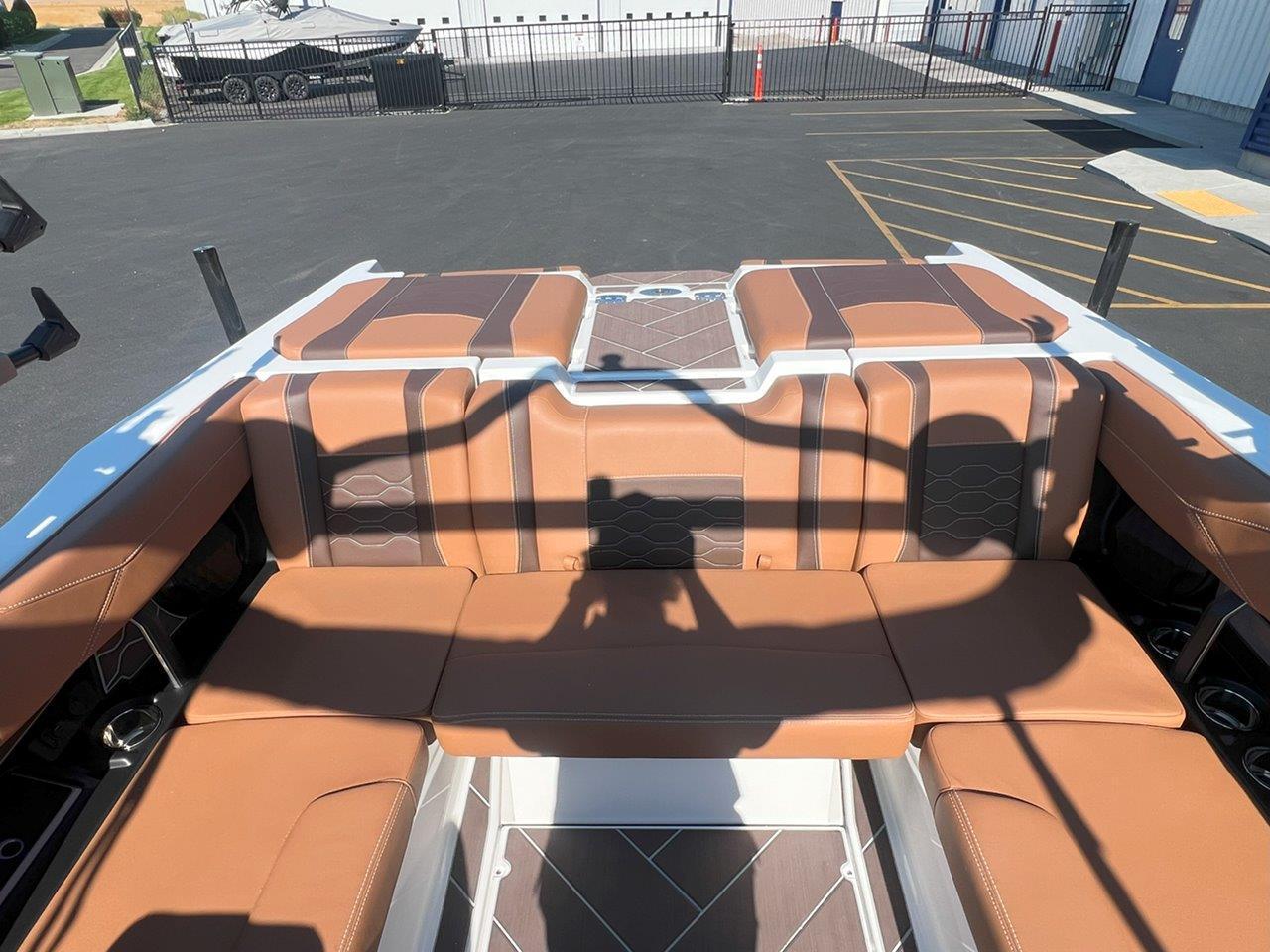 2025 Malibu 23 LSV