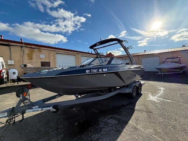 2020 Malibu 23 LSV