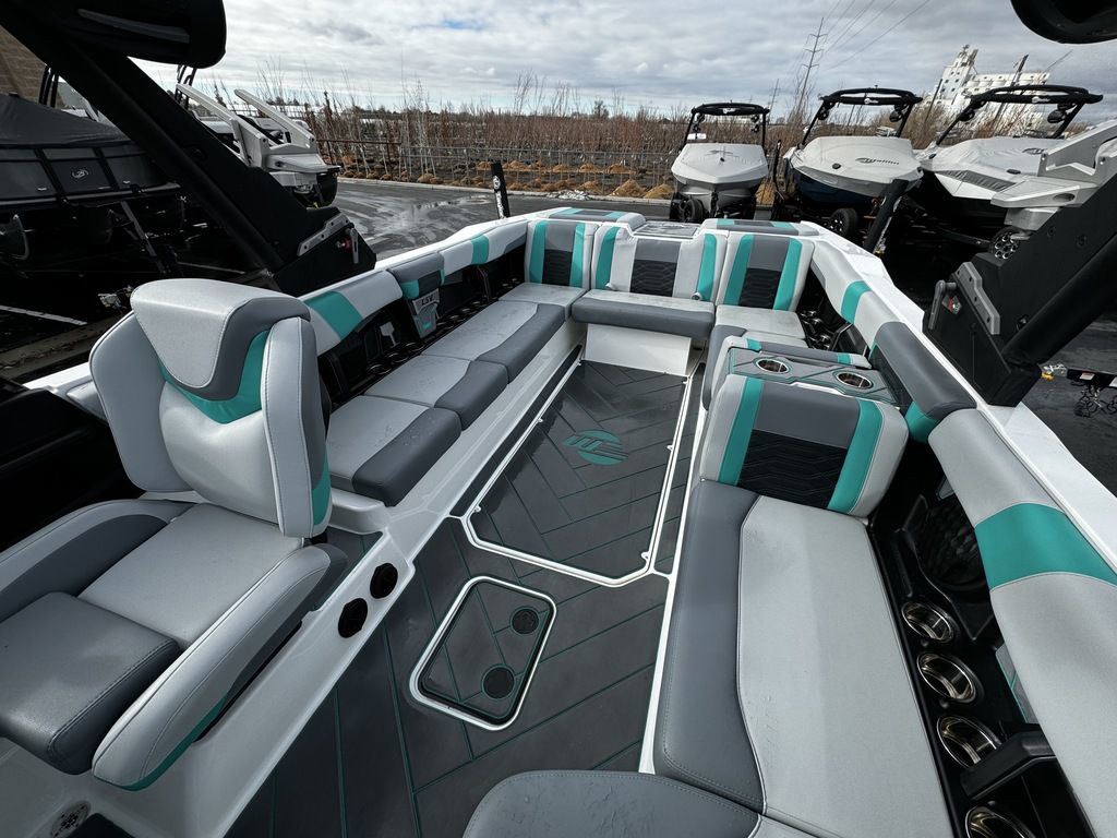 2023 Malibu 26 LSV