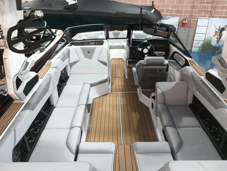 New 2024 Nautique S23