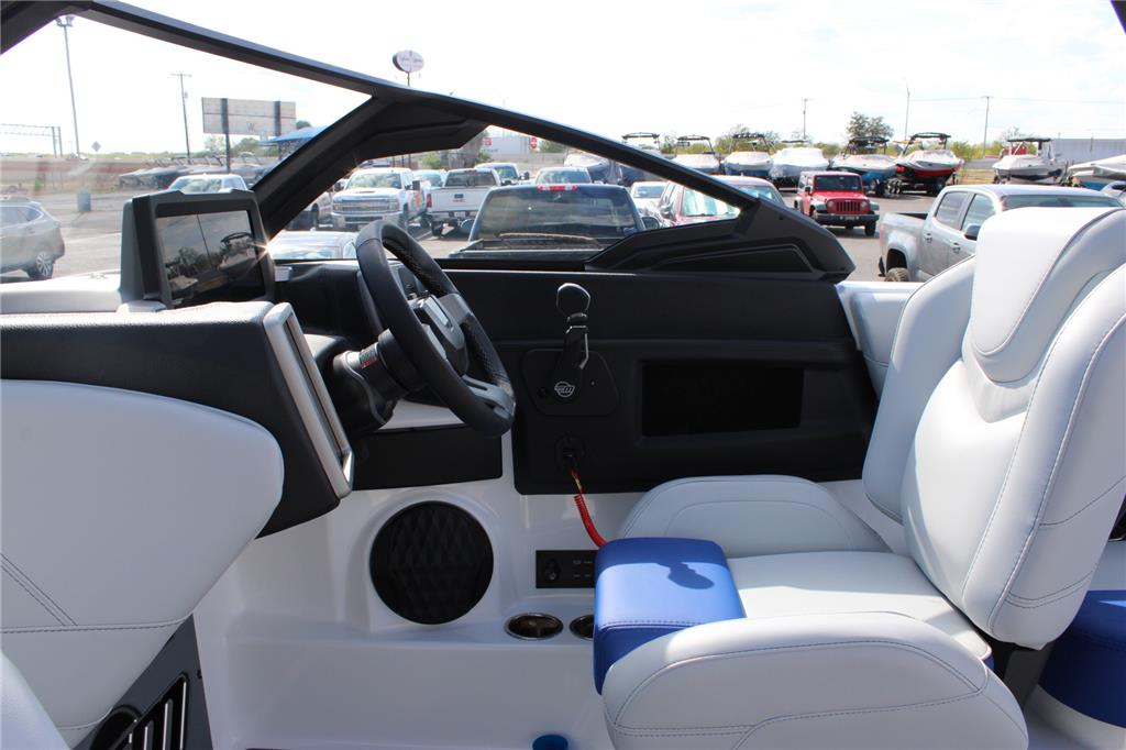 2024 Malibu 23 LSV
