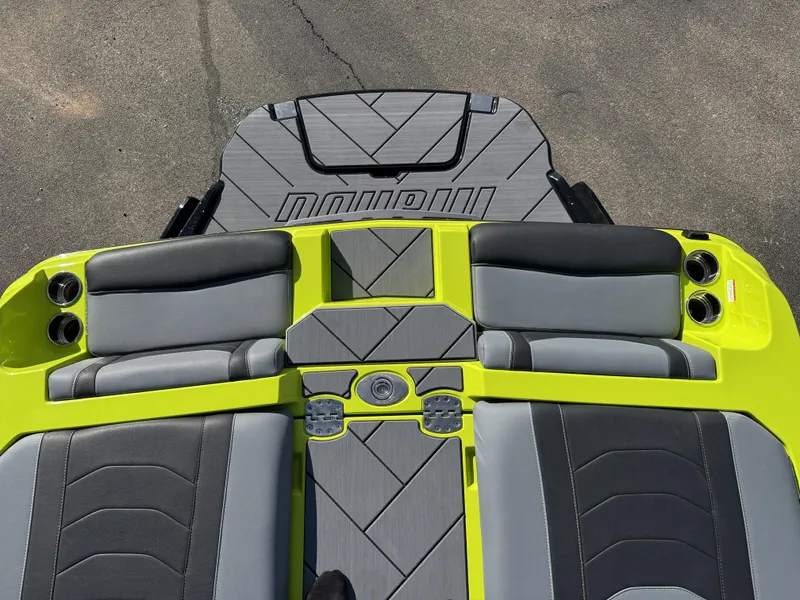 2025 Malibu 23 LSV