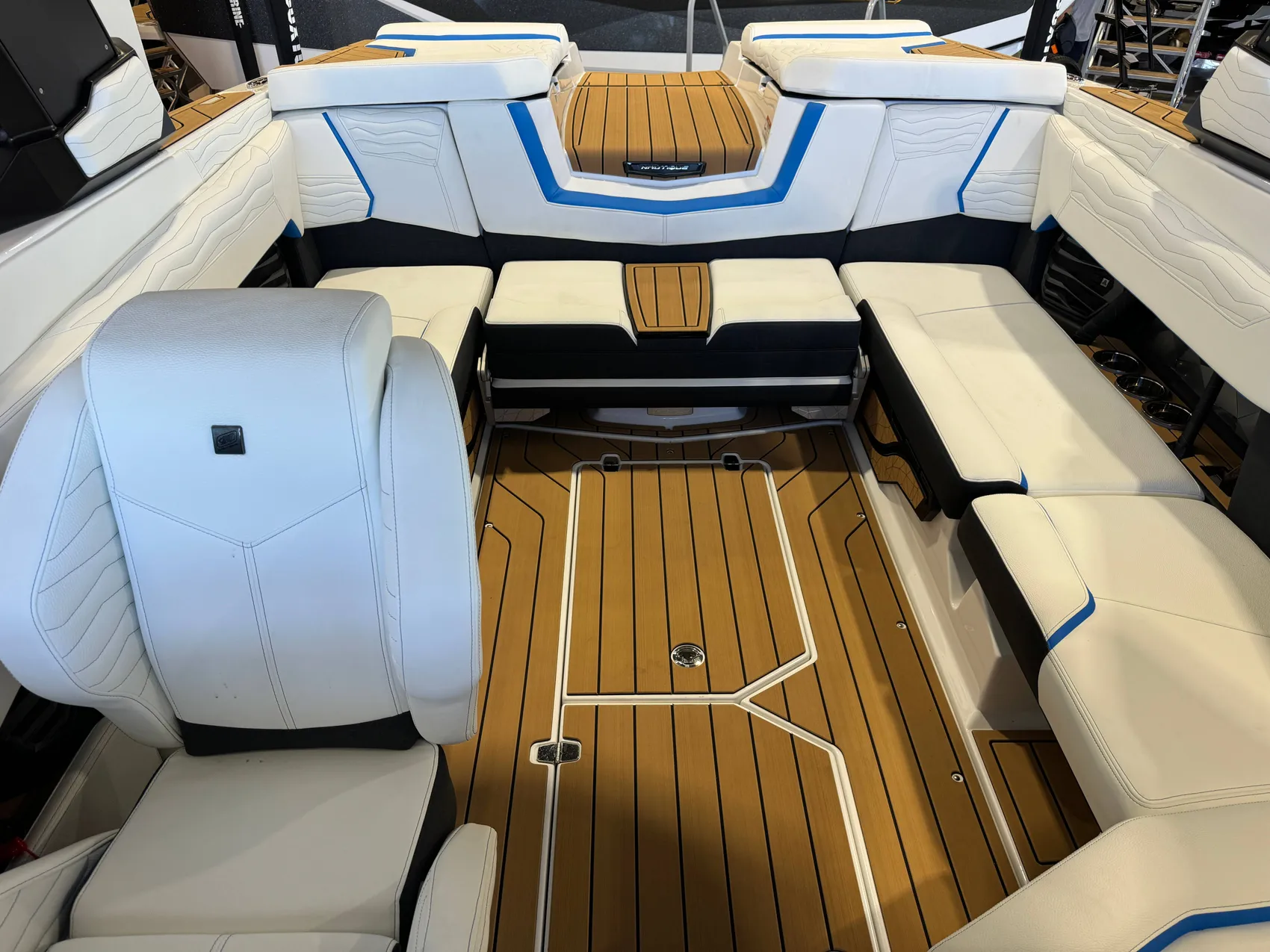 2025 Nautique G23