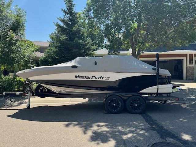 2020 MasterCraft XT22 – Low Hours