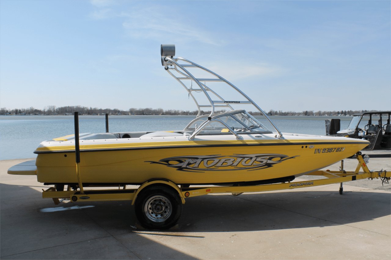 2004 MOOMBA MOBIUS