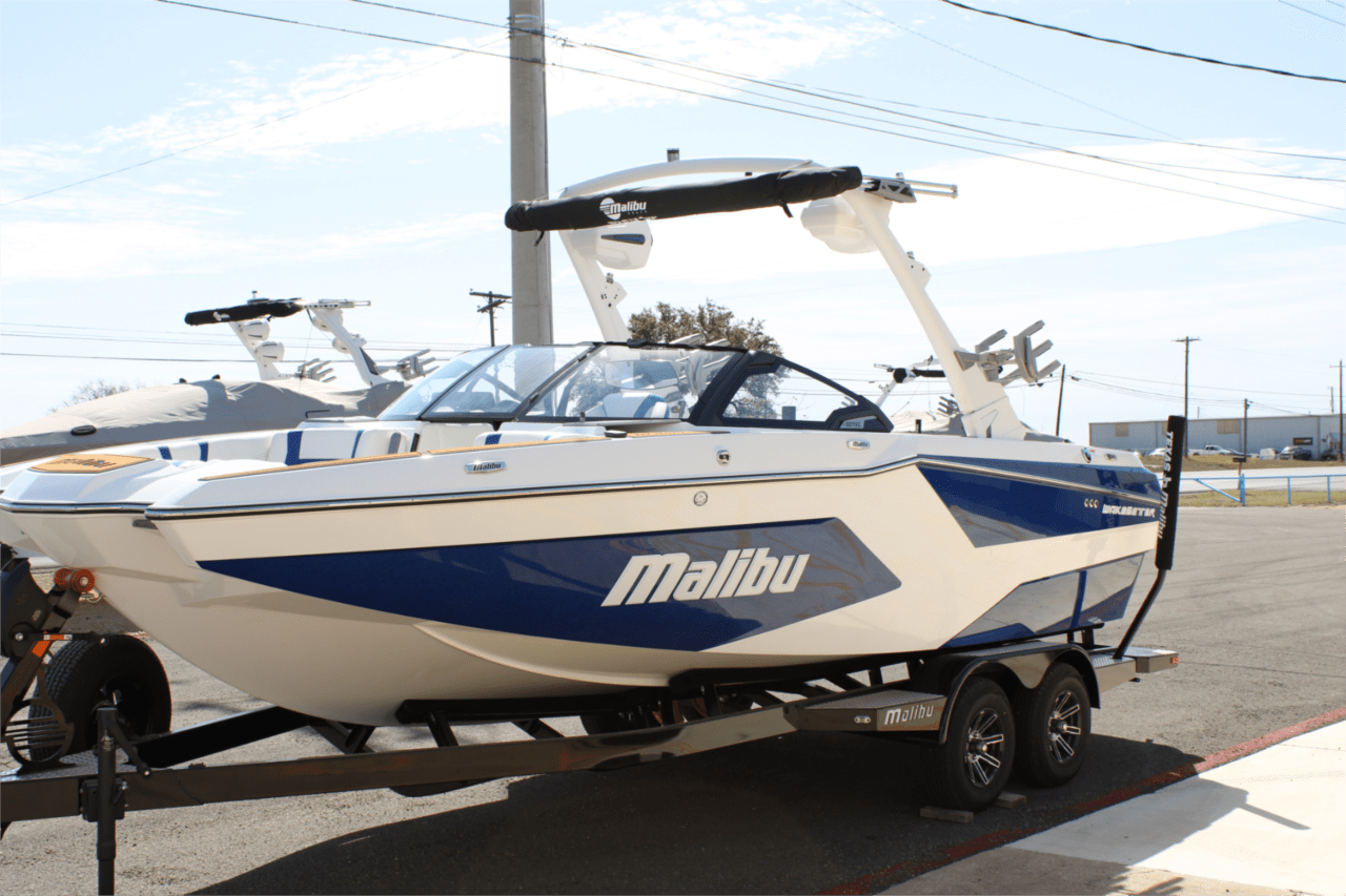 2025 Malibu 22 MXZ
