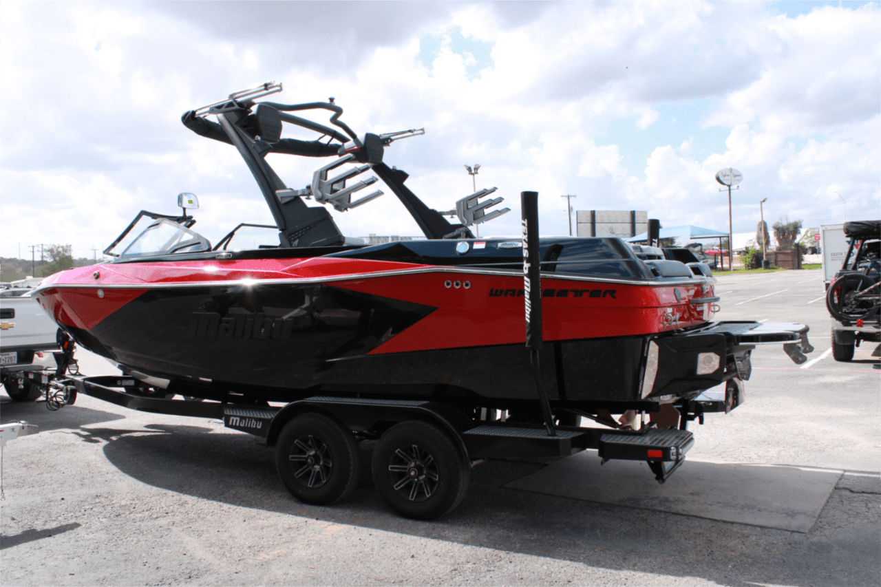 2025 Malibu 23 LSV
