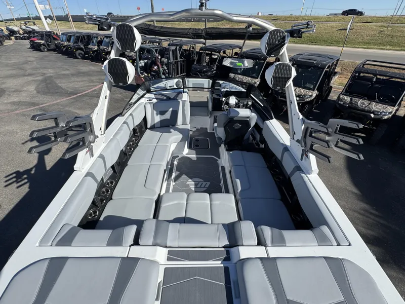 2025 Malibu 23 MXZ