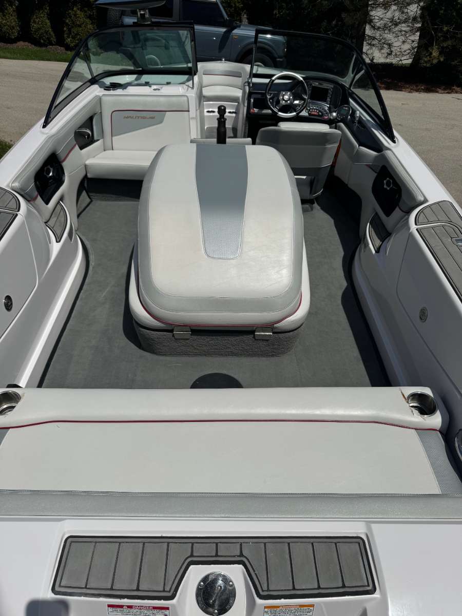 2011 Ski Nautique 200  